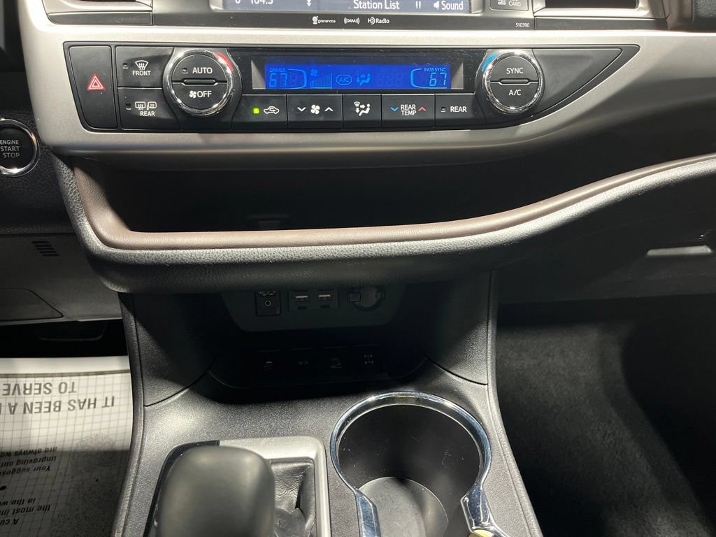 Used 2019 Toyota Highlander XLE AWD/4WD image 28