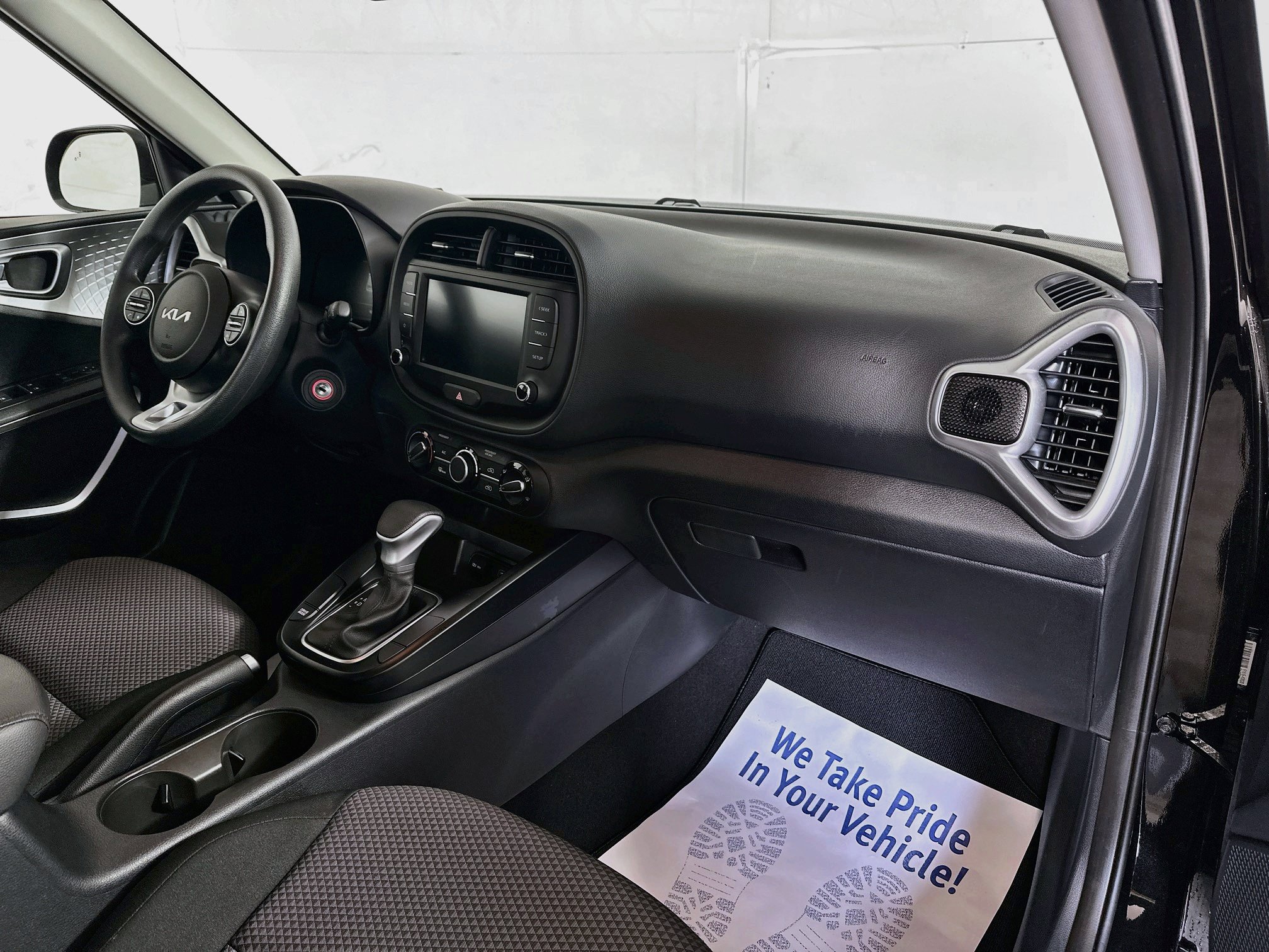 Certified 2025 Kia Soul LX w/ LX Technology Package FWD image 26