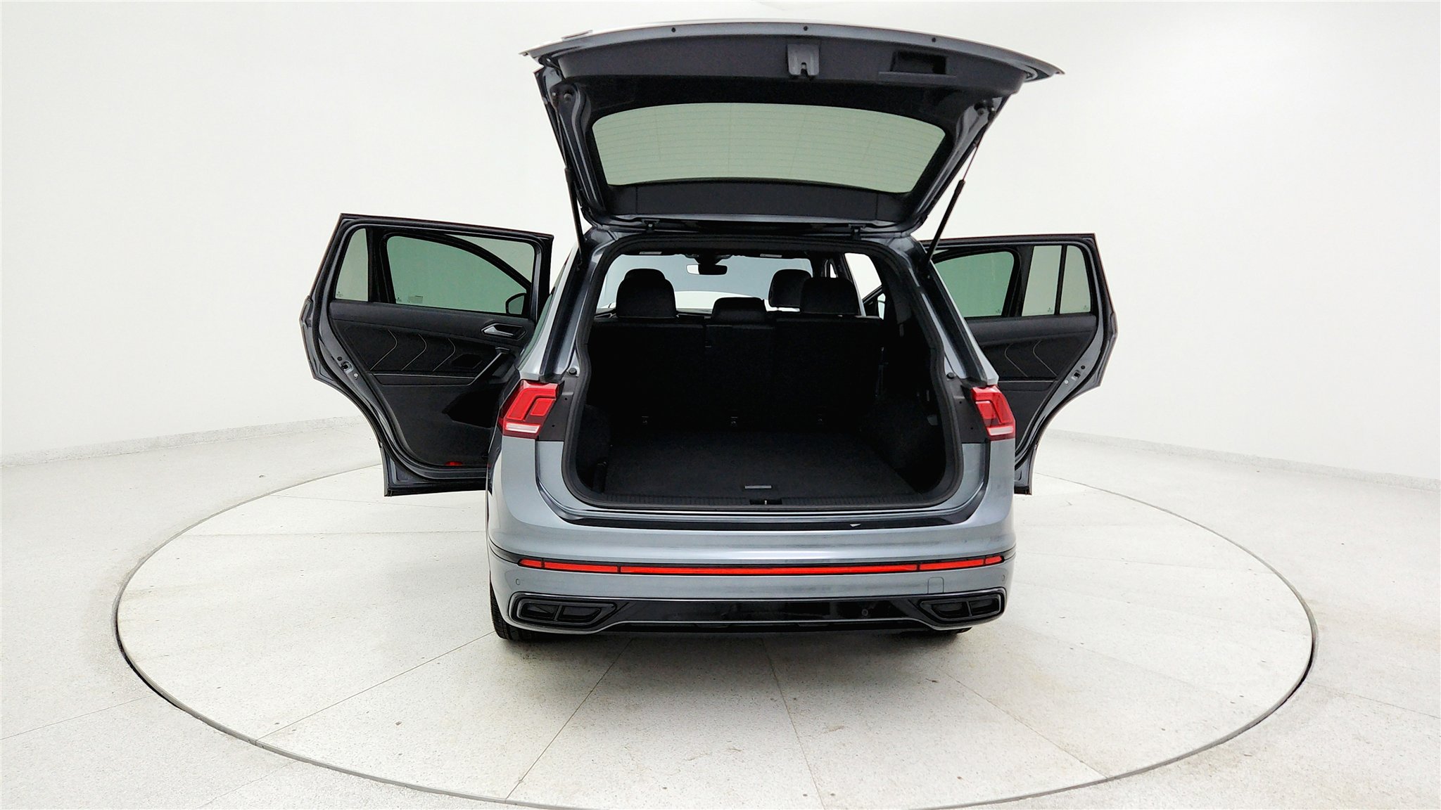 Used 2023 Volkswagen Tiguan SE R-Line image 10