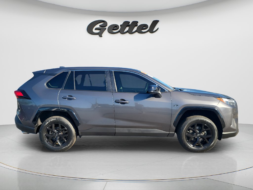 Used 2023 Toyota RAV4 LE FWD image 4