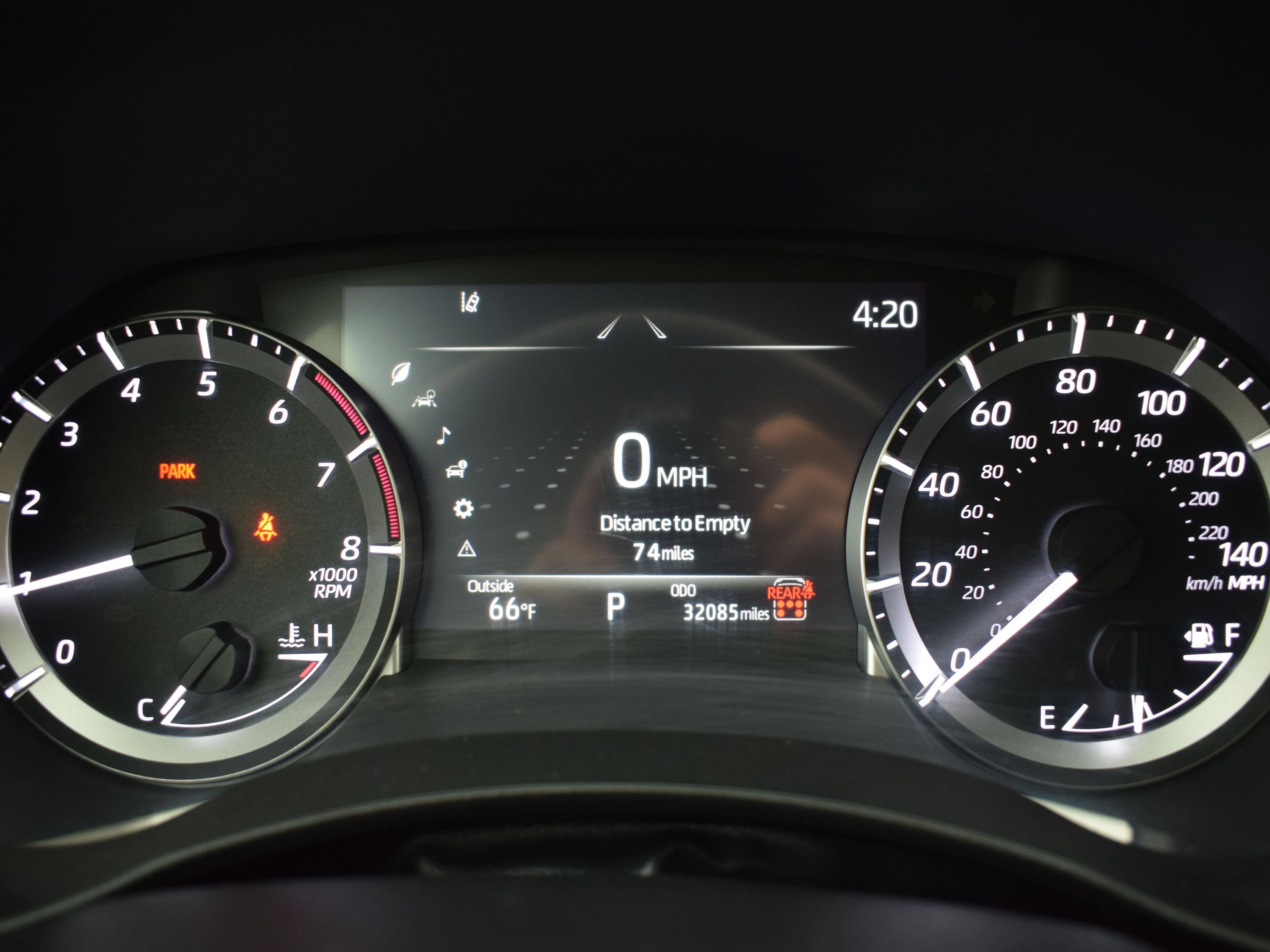 Used 2024 Toyota Highlander LE AWD/4WD image 19