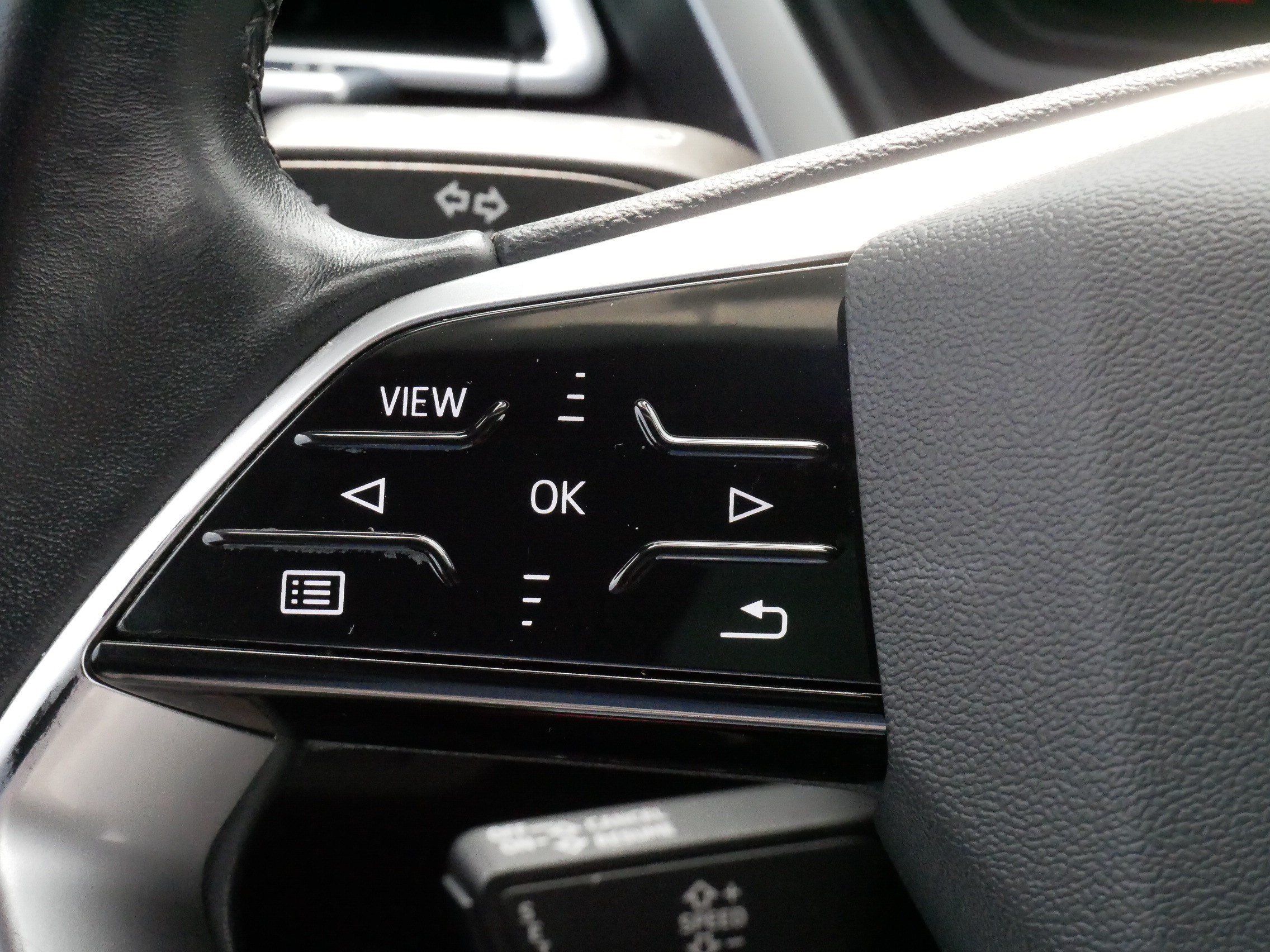 Used 2023 Audi Q4 e-tron Premium w/ Convenience Package AWD/4WD image 25