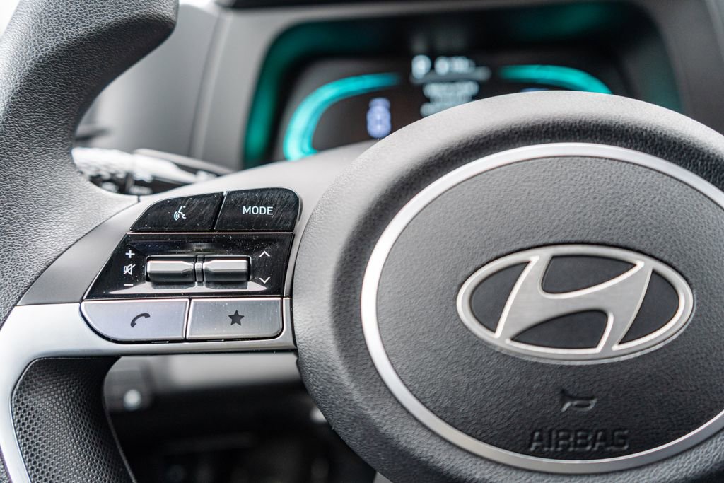 Certified 2025 Hyundai Elantra Blue image 25