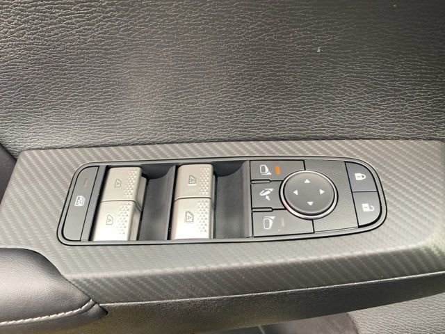 New 2025 Mitsubishi Outlander SE image 18