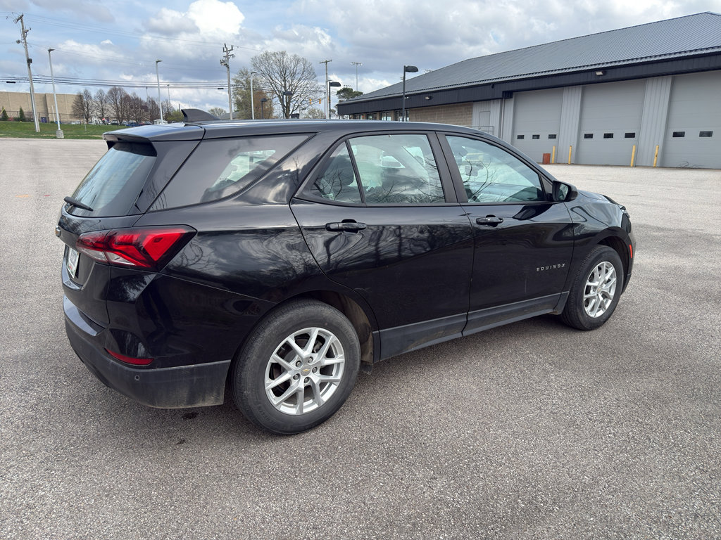 Used 2023 Chevrolet Equinox LS w/ Driver Confidence II Package image 4