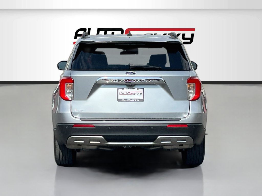Used 2024 Ford Explorer XLT w/ Equipment Group 202A RWD image 6