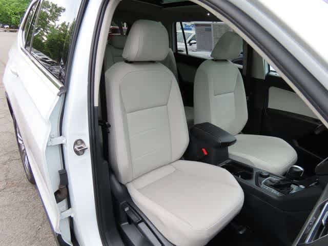 Used 2021 Volkswagen Tiguan SEL w/ 3rd Row Seat Package AWD/4WD image 19