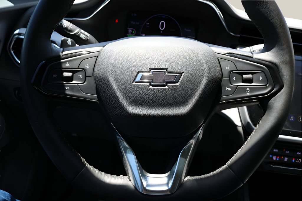Used 2023 Chevrolet Bolt EUV Premier FWD image 22