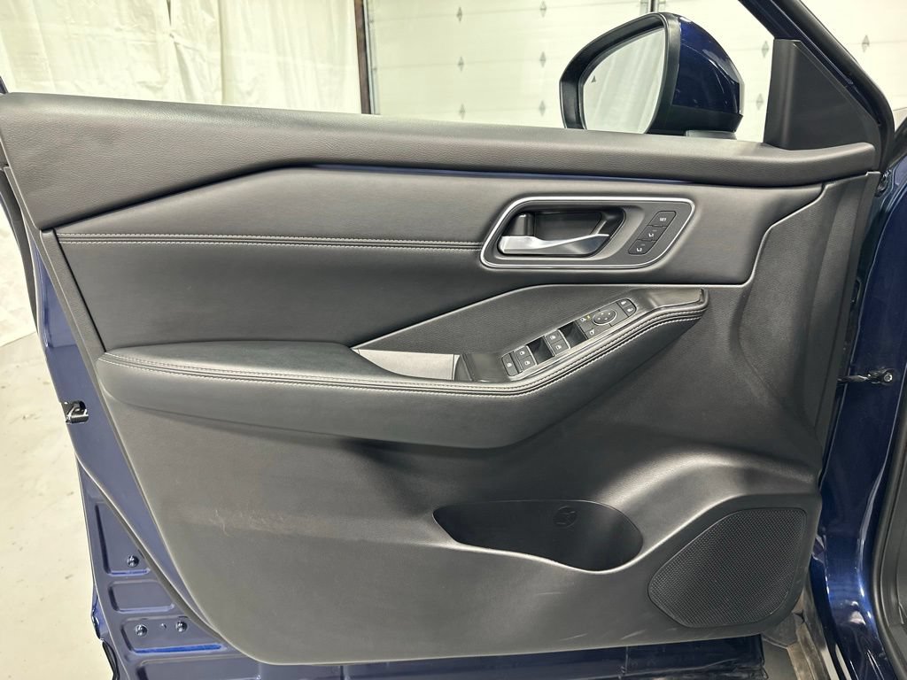 Used 2026 Nissan Rogue Platinum w/ Platinum Premium Package AWD/4WD image 8