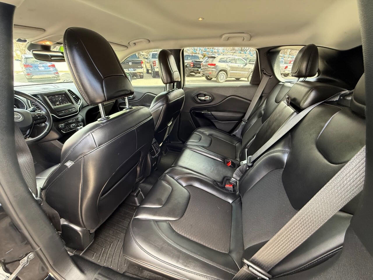 Used 2021 Jeep Cherokee Latitude Plus AWD/4WD image 10