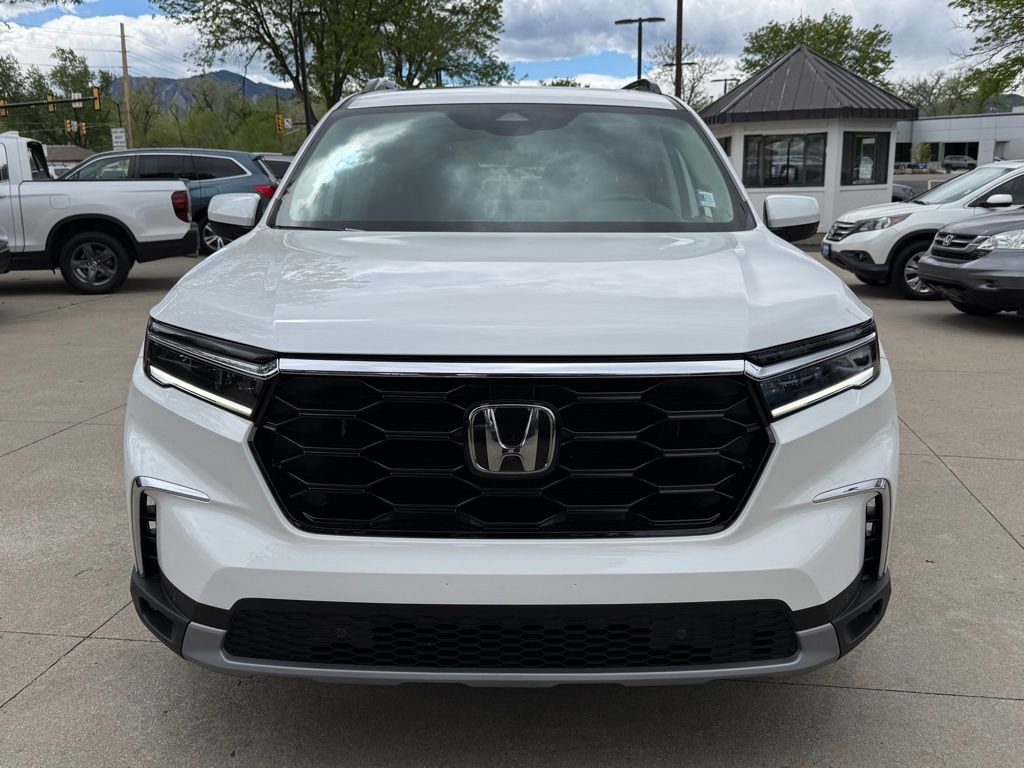 Certified 2025 Honda Pilot Touring image 11