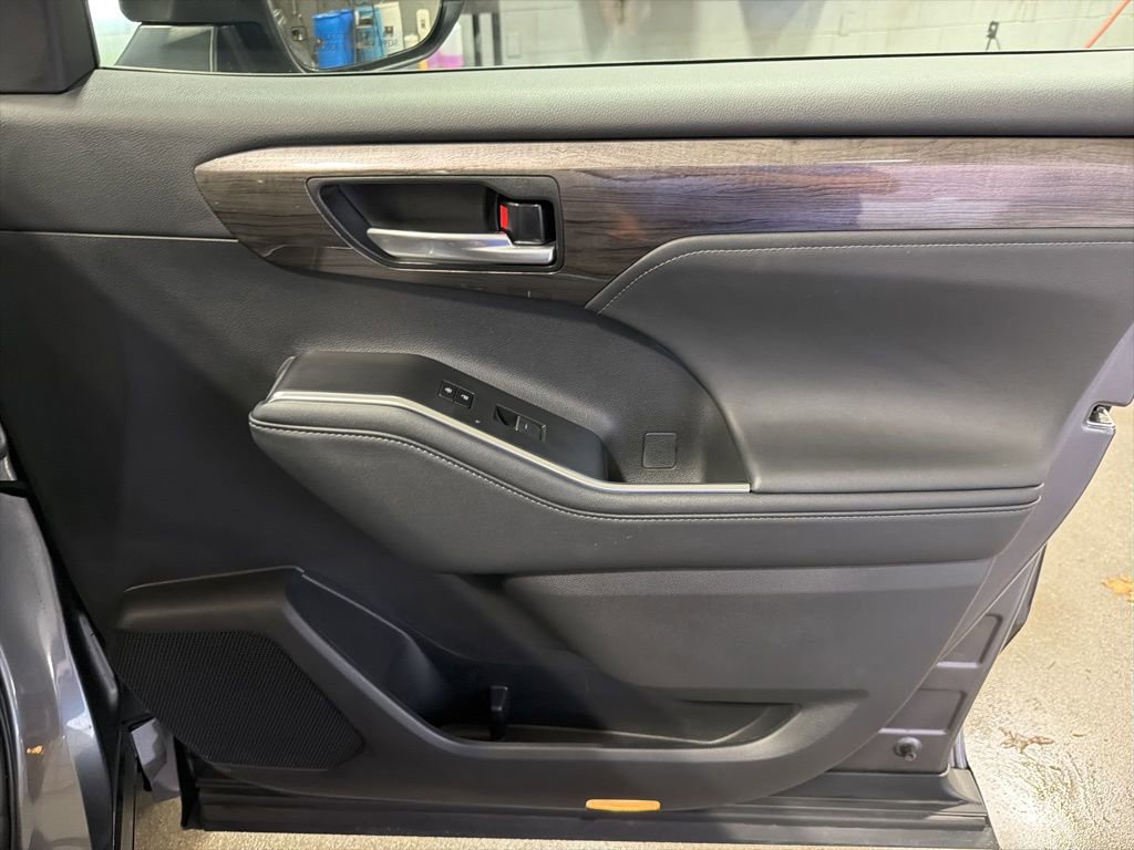 Used 2024 Toyota Highlander Platinum image 23