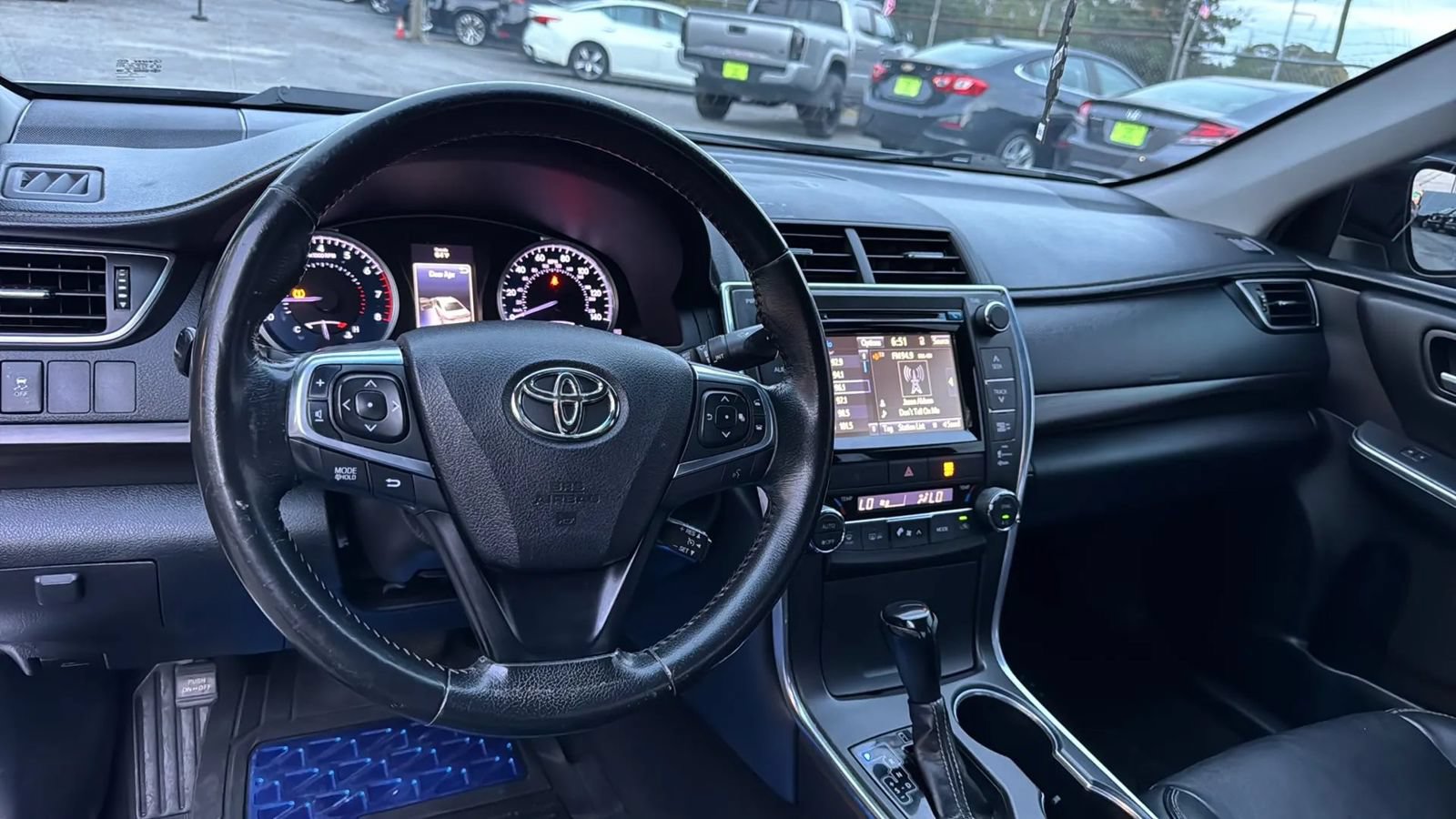 Used 2015 Toyota Camry XLE FWD image 11
