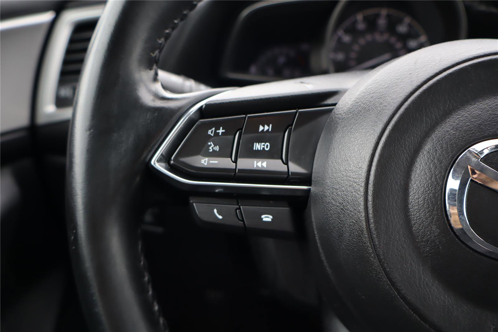 Used 2017 MAZDA MAZDA3 Touring FWD image 16