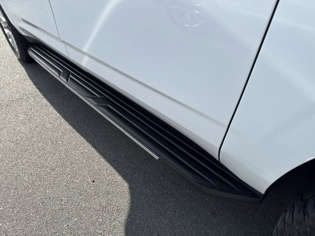 Used 2023 Chevrolet Suburban Premier image 13
