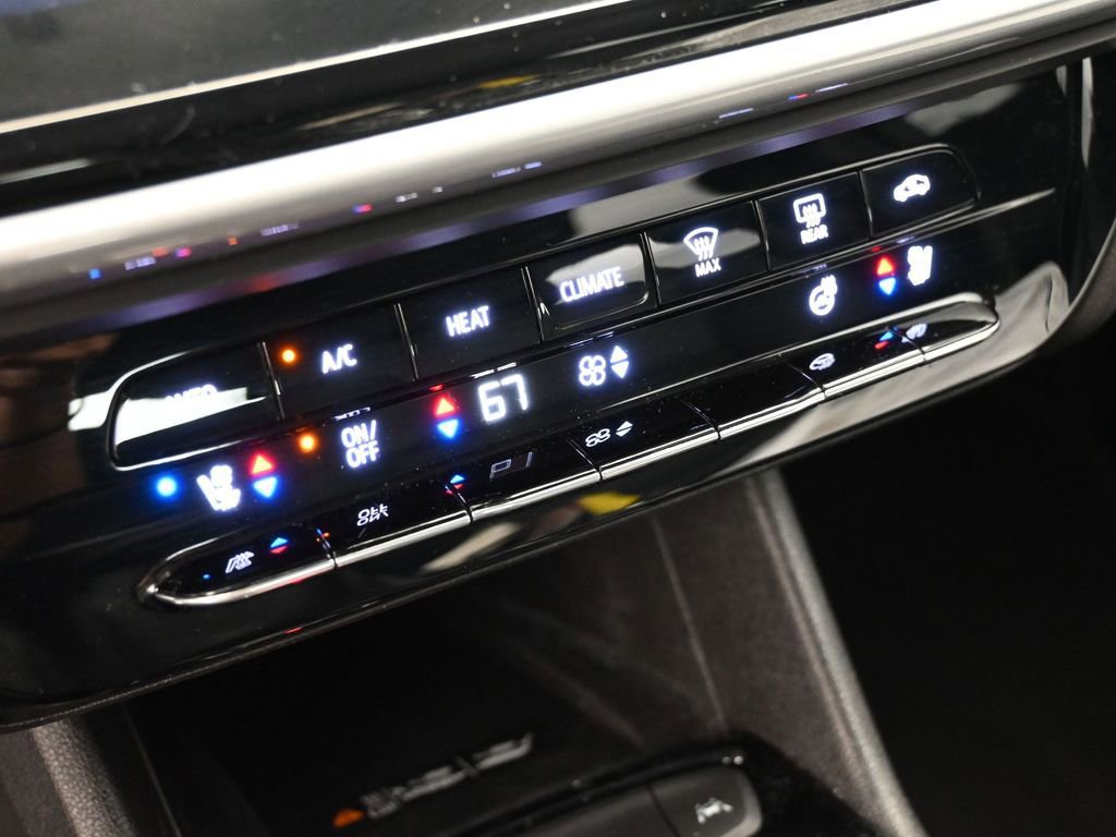 Used 2022 Chevrolet Bolt EUV LT w/ Convenience Package image 28