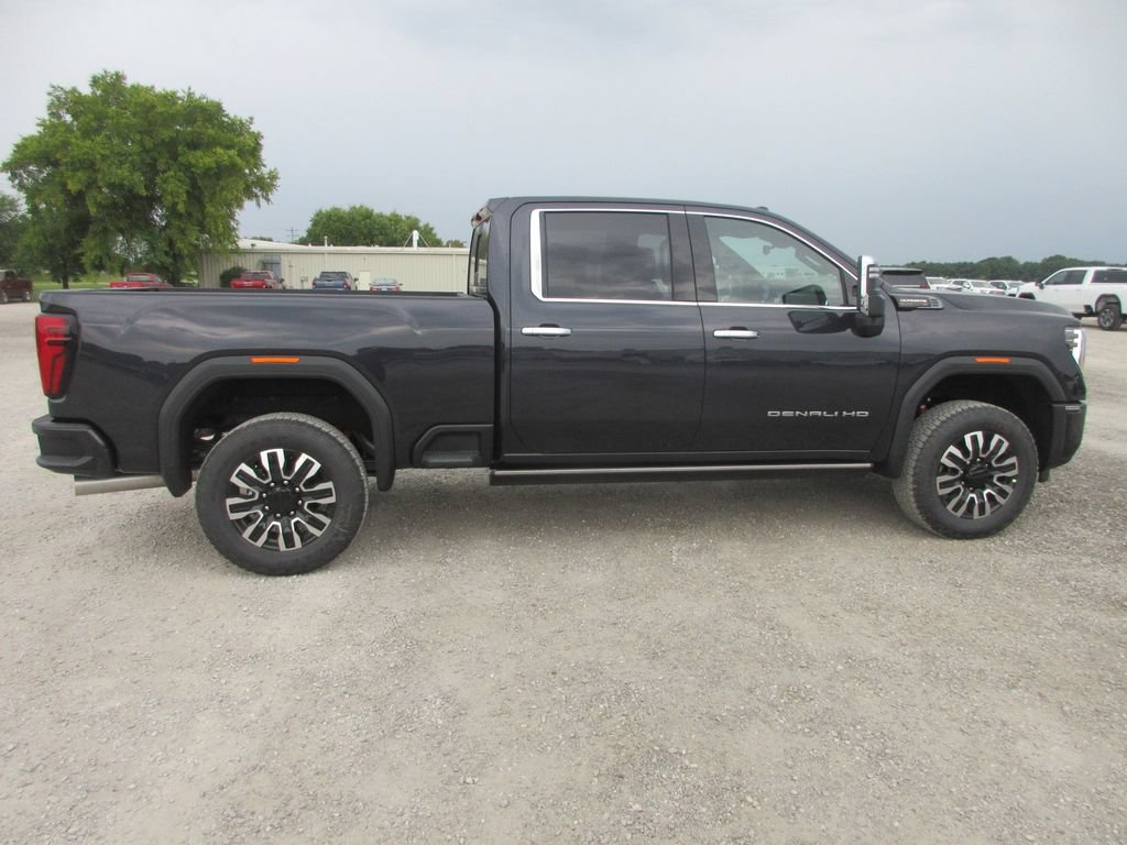 New 2026 GMC Sierra 2500 Denali Ultimate AWD/4WD image 3
