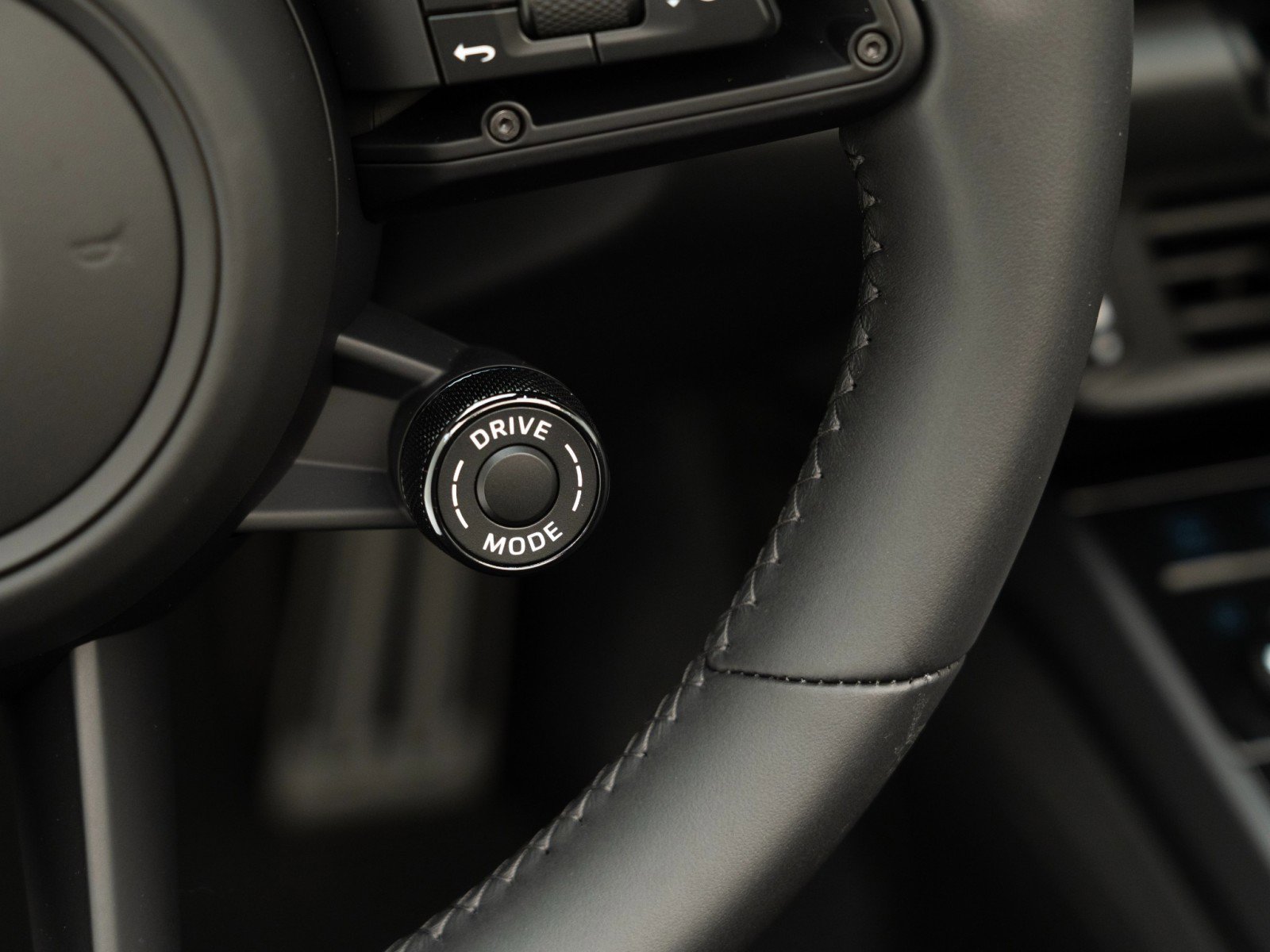 Certified 2026 Porsche 911 GTS image 33