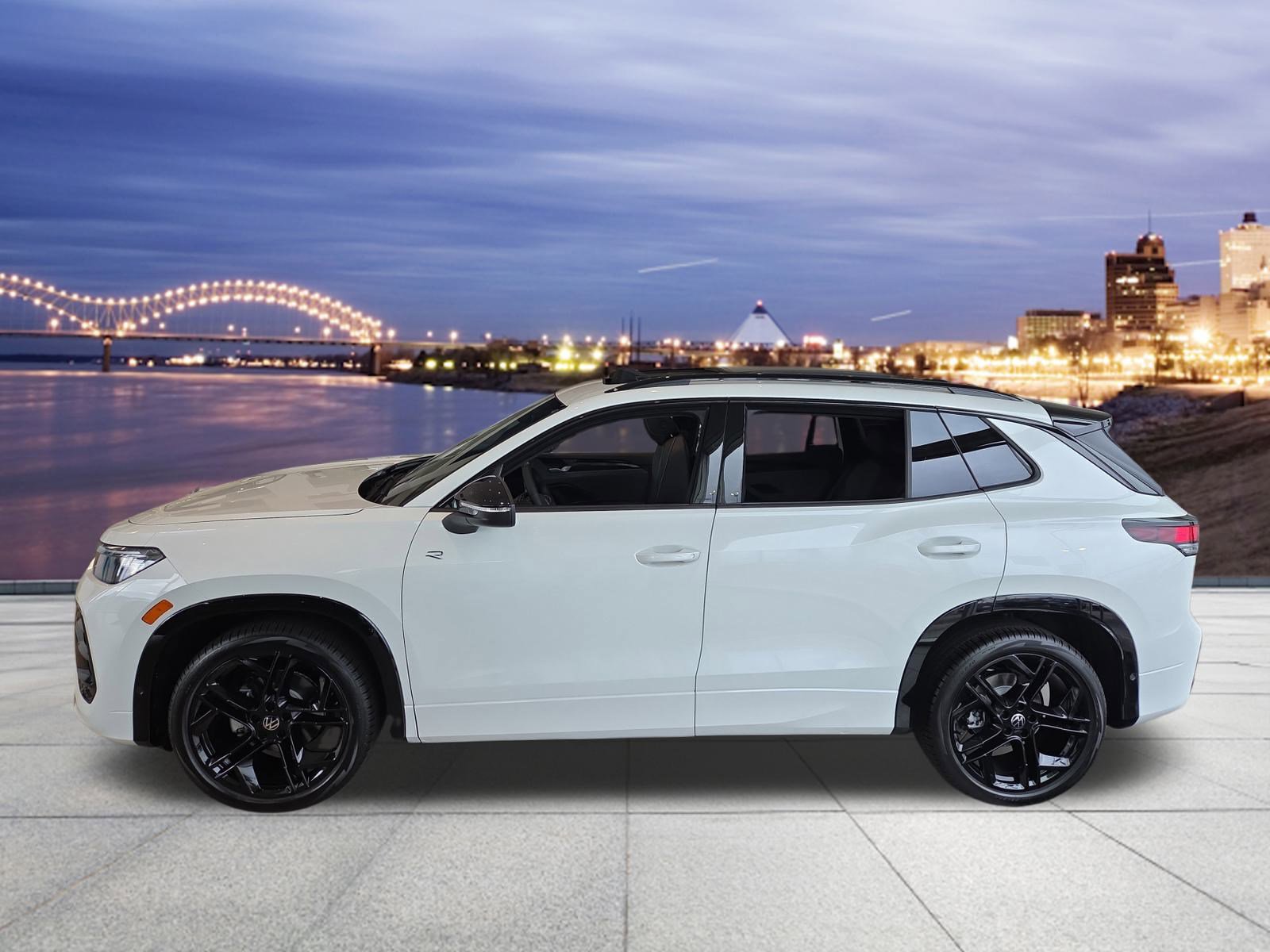 New 2026 Volkswagen Tiguan SE R-Line image 2