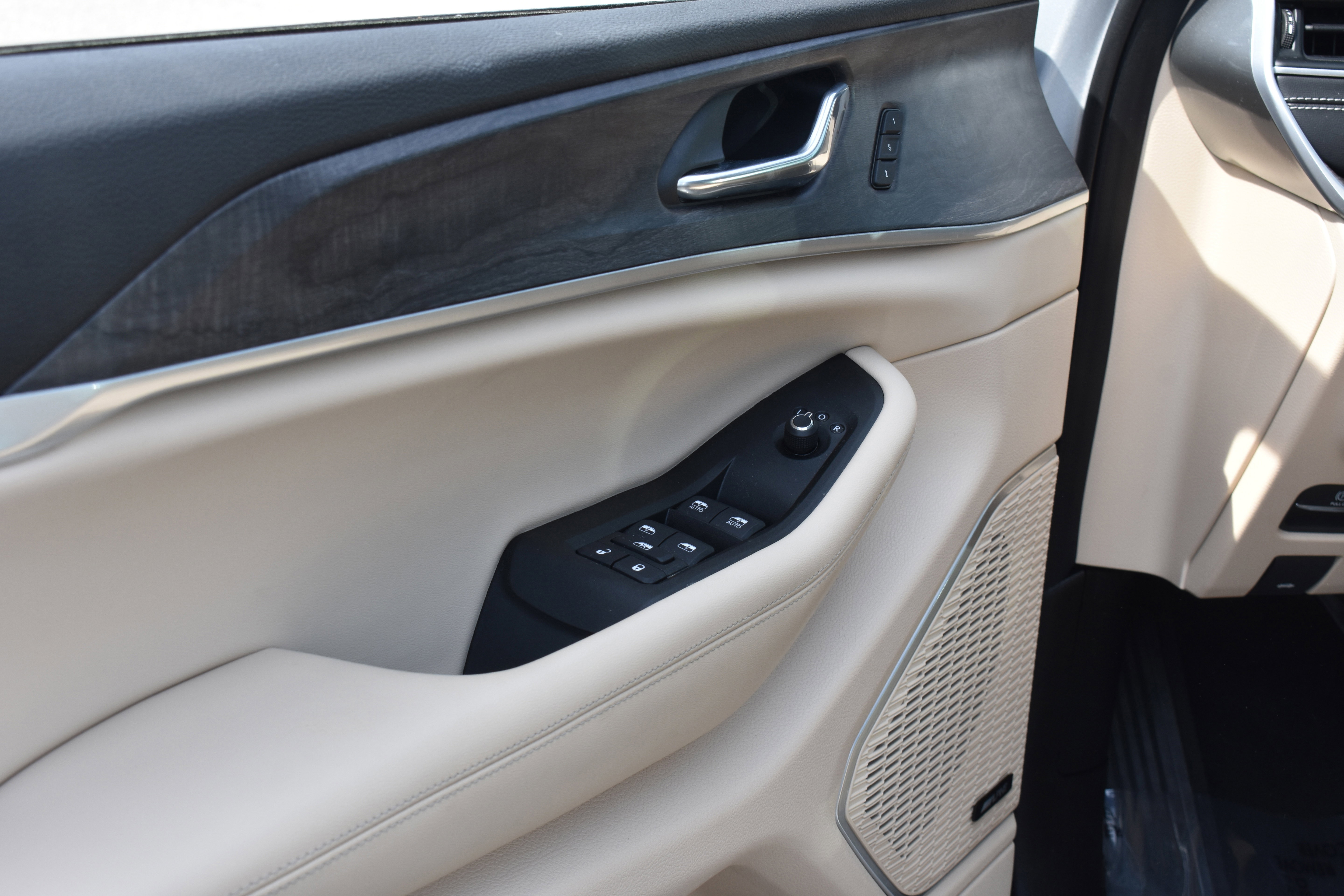 Used 2025 Jeep Grand Cherokee Limited w/ Luxury Tech Group II image 26