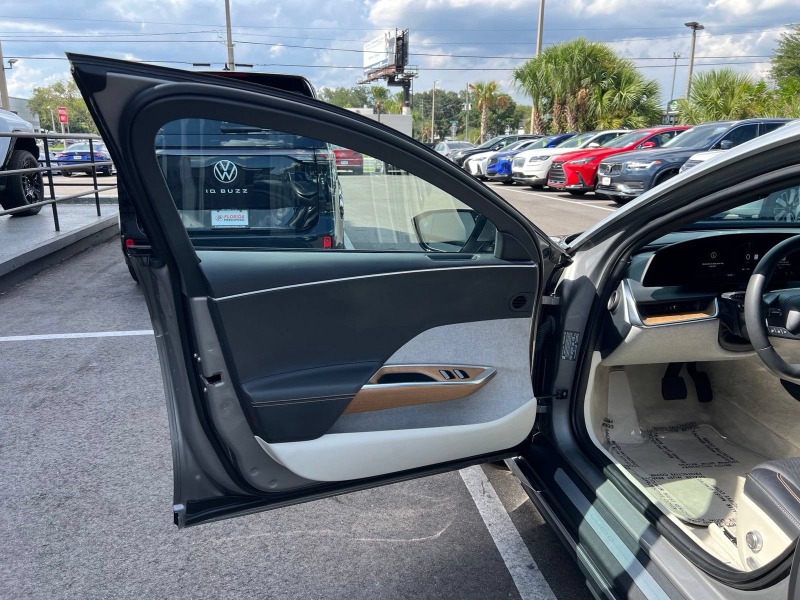 Used 2023 Lucid Air Touring AWD/4WD image 27