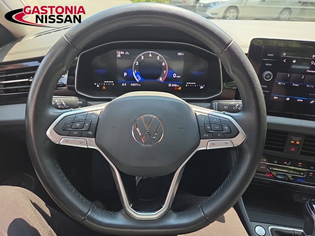 Used 2025 Volkswagen Jetta SE FWD image 23