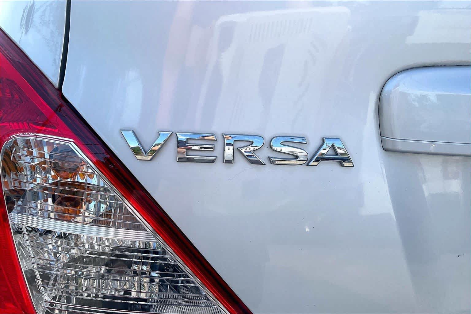 Used 2012 Nissan Versa FWD image 25