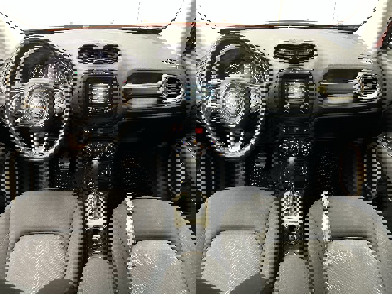 Used 2017 Jeep Renegade Latitude w/ Popular Equipment Group image 4