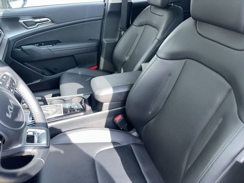 Used 2024 Kia Sportage EX image 3
