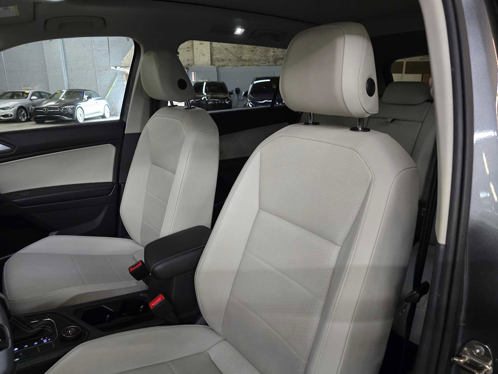 Used 2021 Volkswagen Tiguan SE AWD/4WD image 21