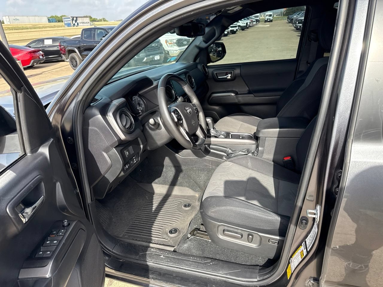 Used 2022 Toyota Tacoma TRD Off-Road AWD/4WD image 19