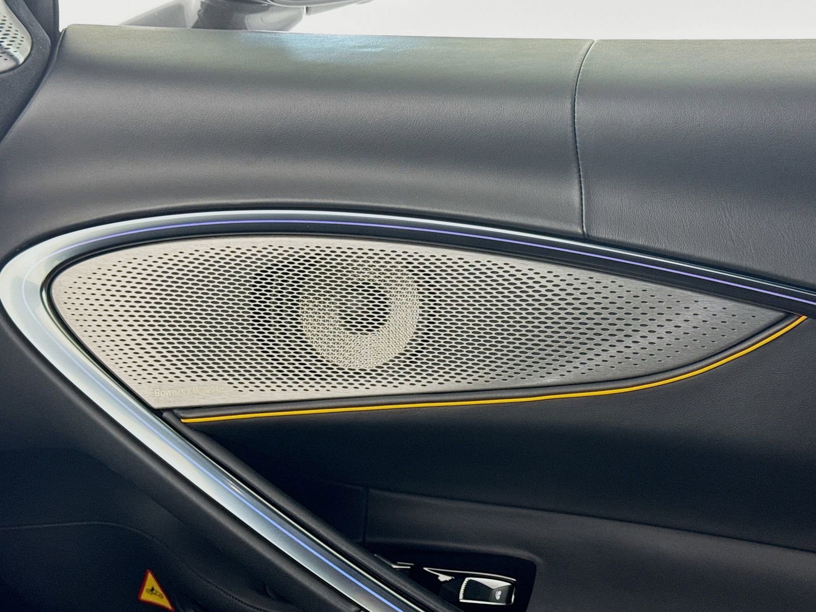 Used 2024 McLaren Artura RWD image 17