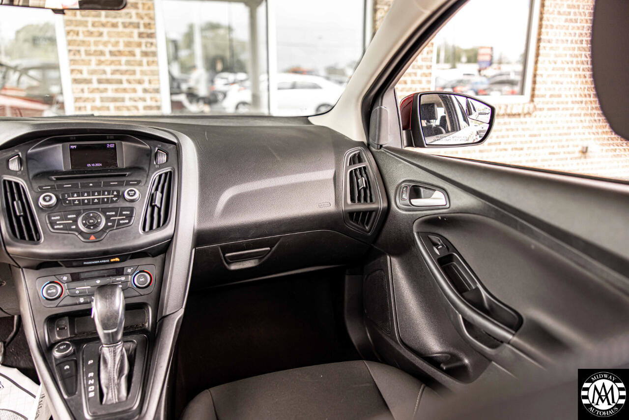 Used 2017 Ford Focus SE image 38