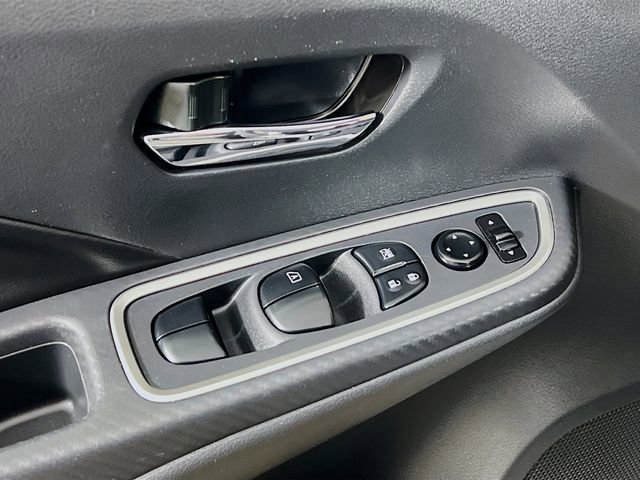 Used 2024 Nissan Versa SR image 9