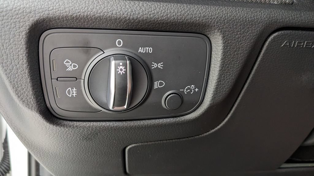 Used 2018 Audi A3 e-tron Prestige w/ Prestige Package FWD image 22