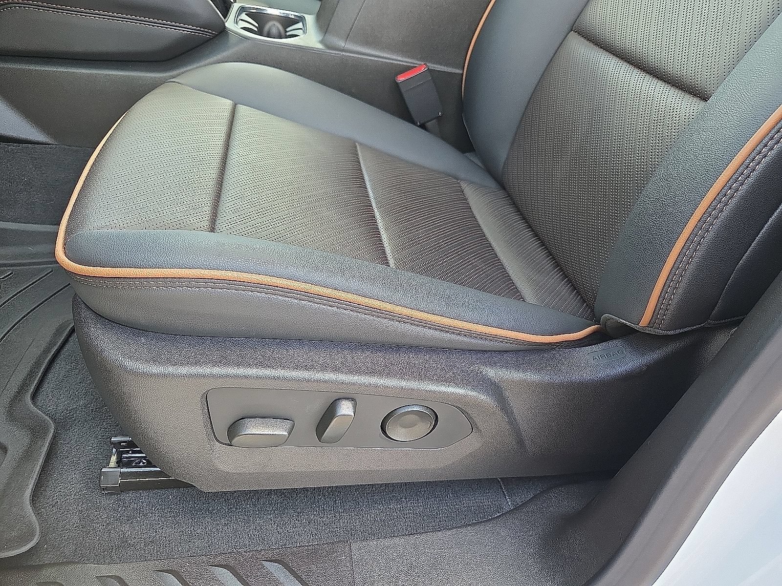 Used 2025 GMC Canyon AT4 w/ Nightfall Edition AWD/4WD image 21