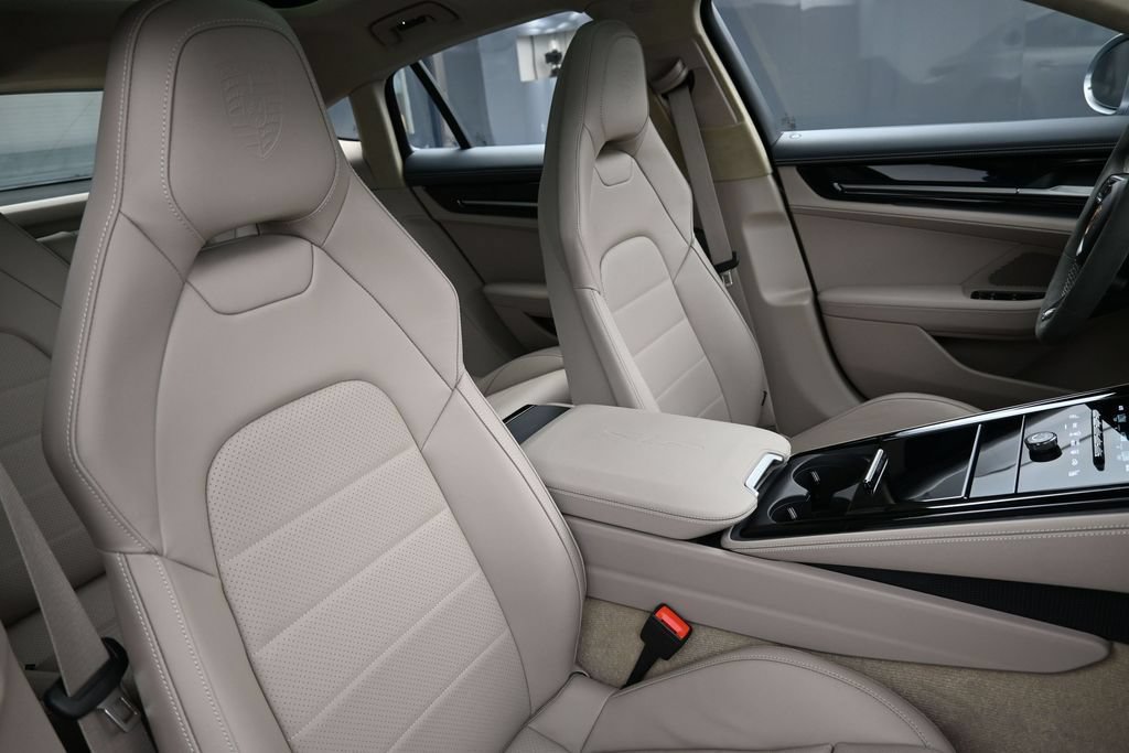 Certified 2026 Porsche Panamera GTS AWD/4WD image 32
