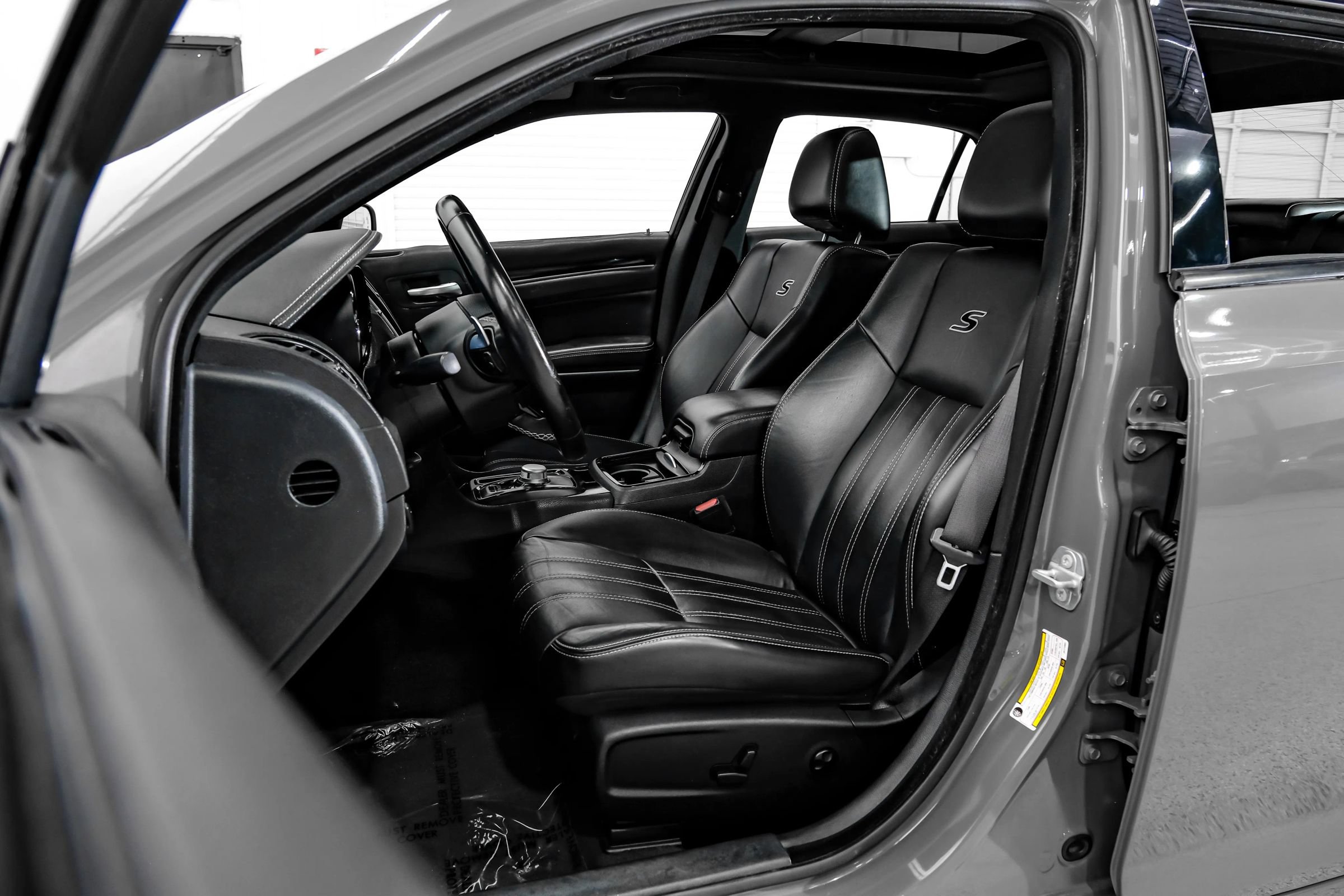 Used 2018 Chrysler 300 S w/ 300S Premium Group RWD image 45