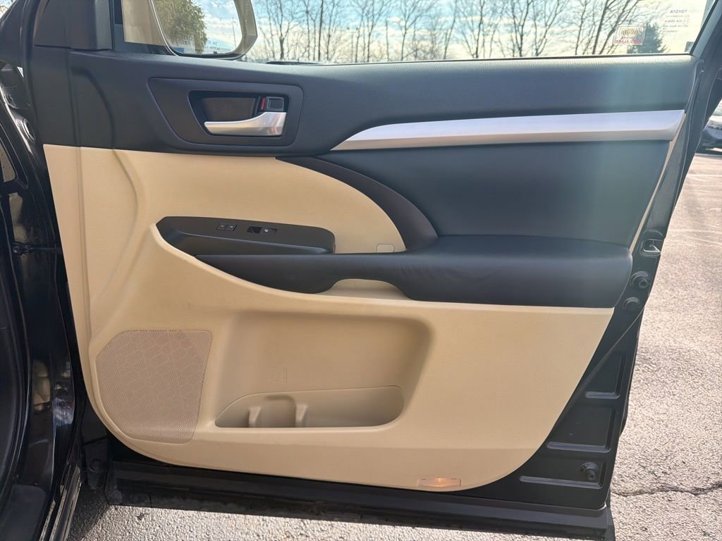 Used 2017 Toyota Highlander XLE image 27