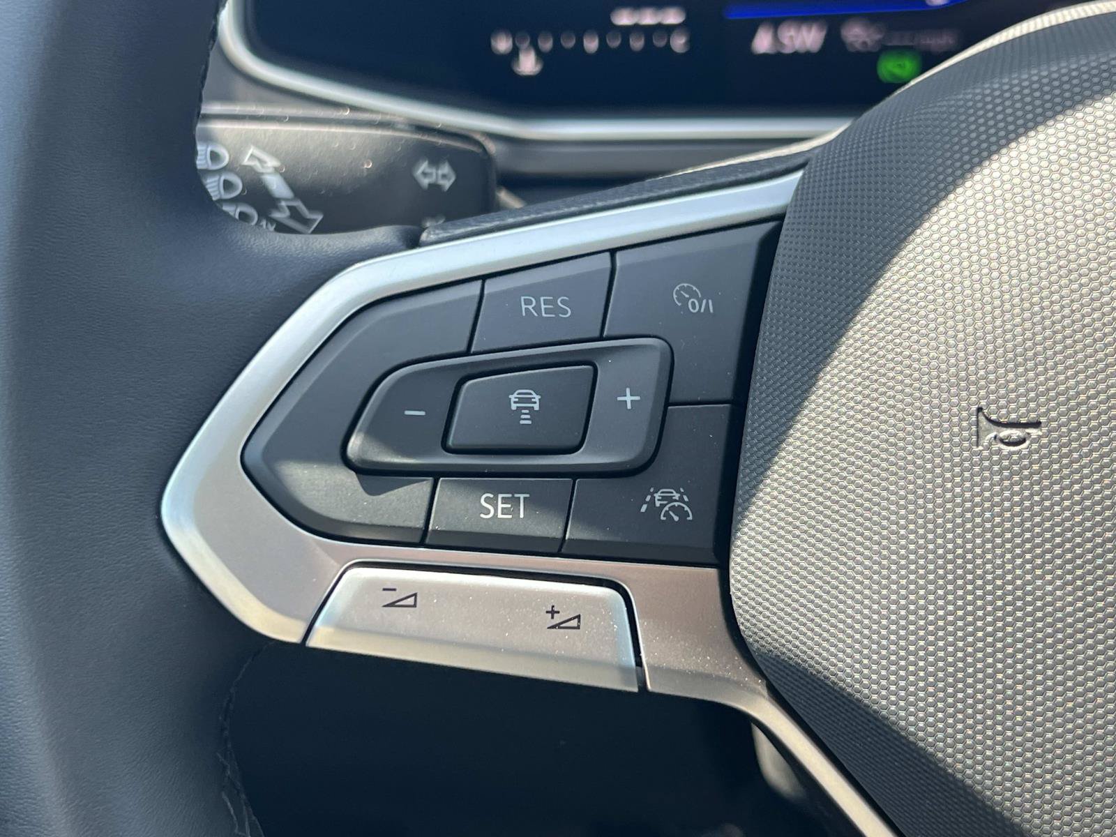 New 2026 Volkswagen Taos SE FWD image 9