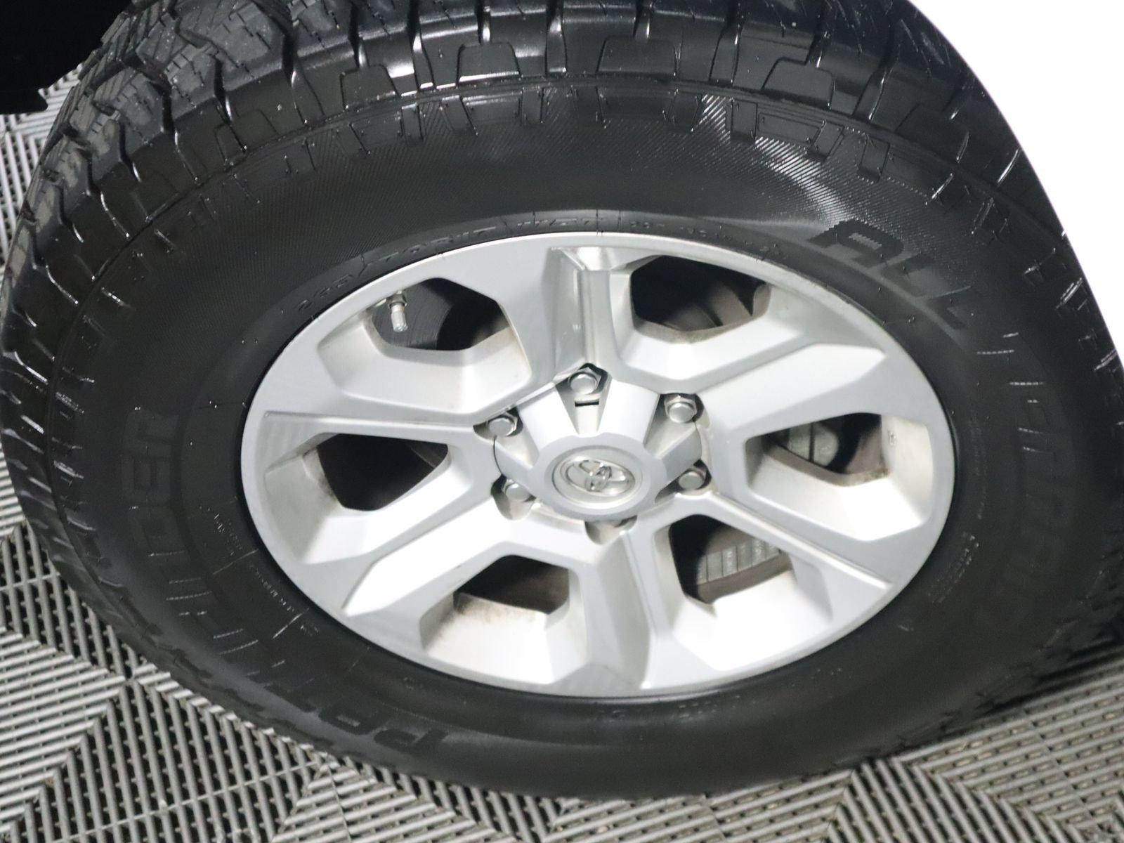 Used 2021 Toyota 4Runner SR5 AWD/4WD image 18