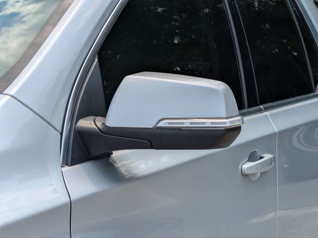 Used 2021 Chevrolet Traverse LT FWD image 9