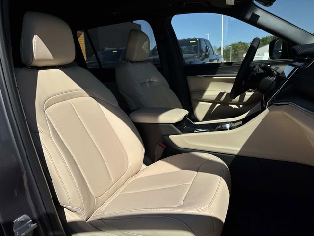 New 2025 Jeep Grand Cherokee L Limited w/ Luxury Tech Group II RWD image 14