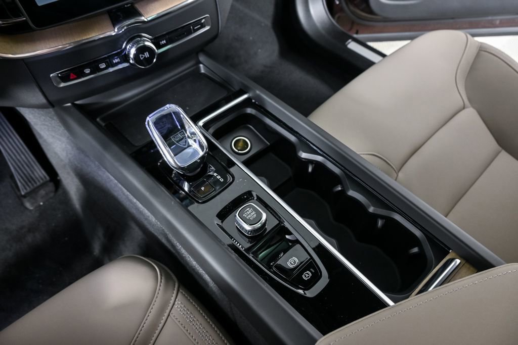 New 2026 Volvo XC60 B5 Core w/ Climate Package image 16