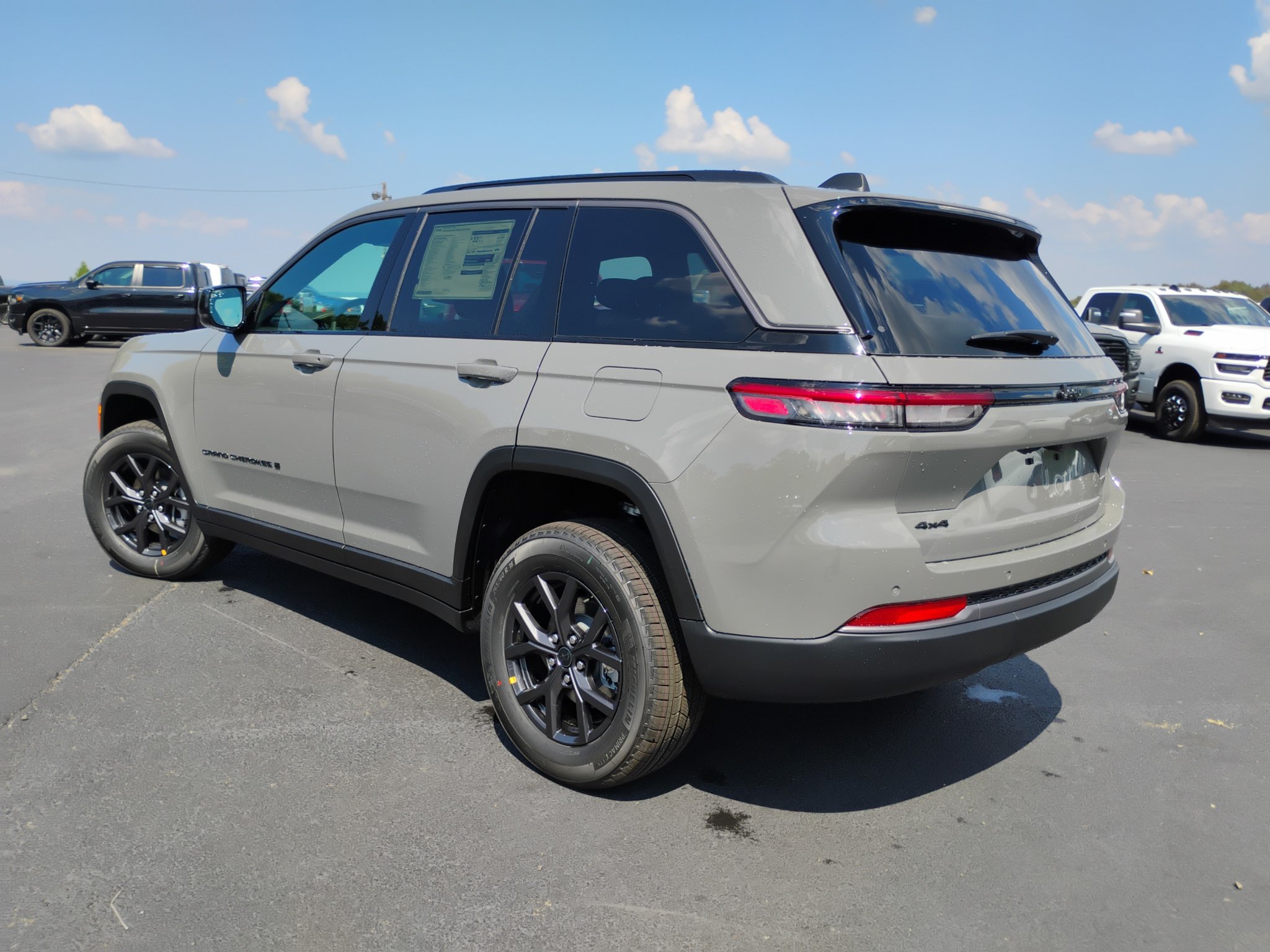 New 2027 Jeep Grand Cherokee Altitude AWD/4WD image 7