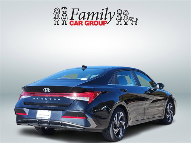 Used 2025 Hyundai Elantra SEL image 4