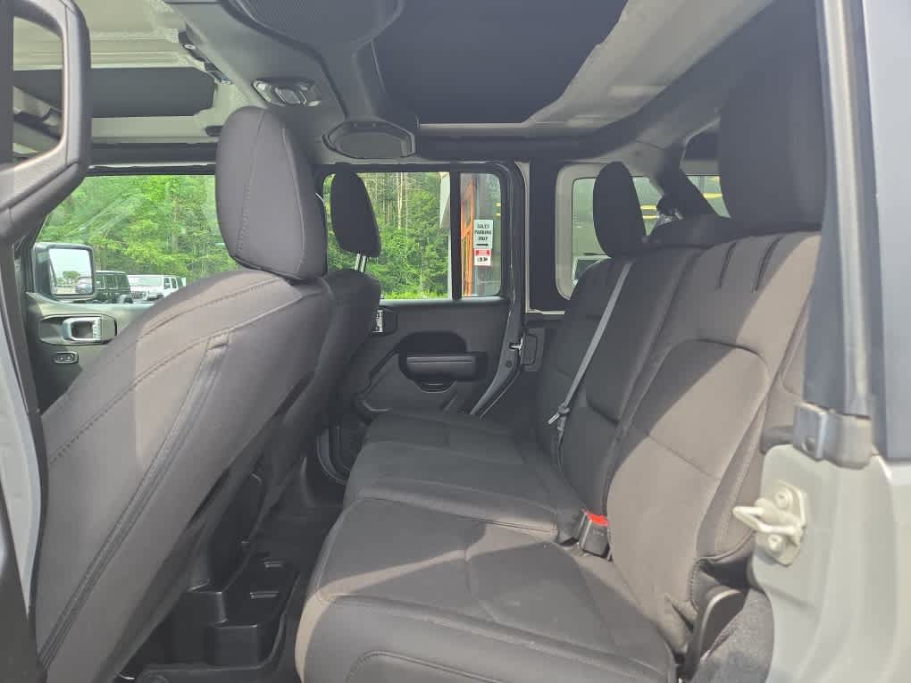 Used 2023 Jeep Wrangler Unlimited w/ Convenience Group AWD/4WD image 31