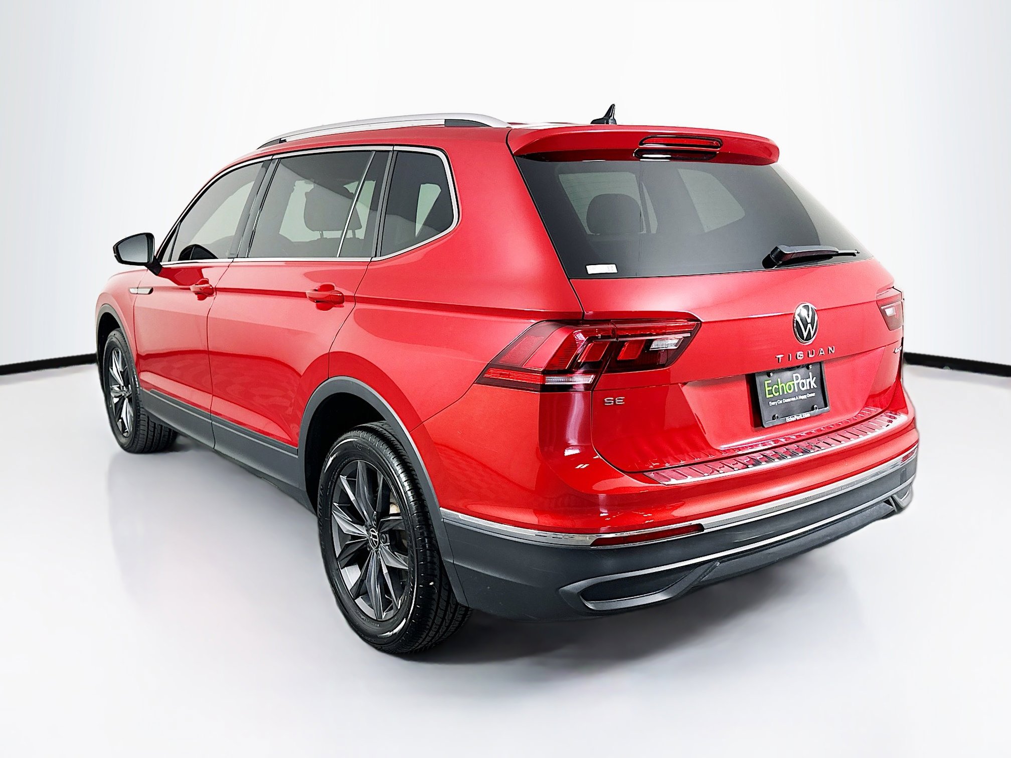 Used 2022 Volkswagen Tiguan SE AWD/4WD image 5