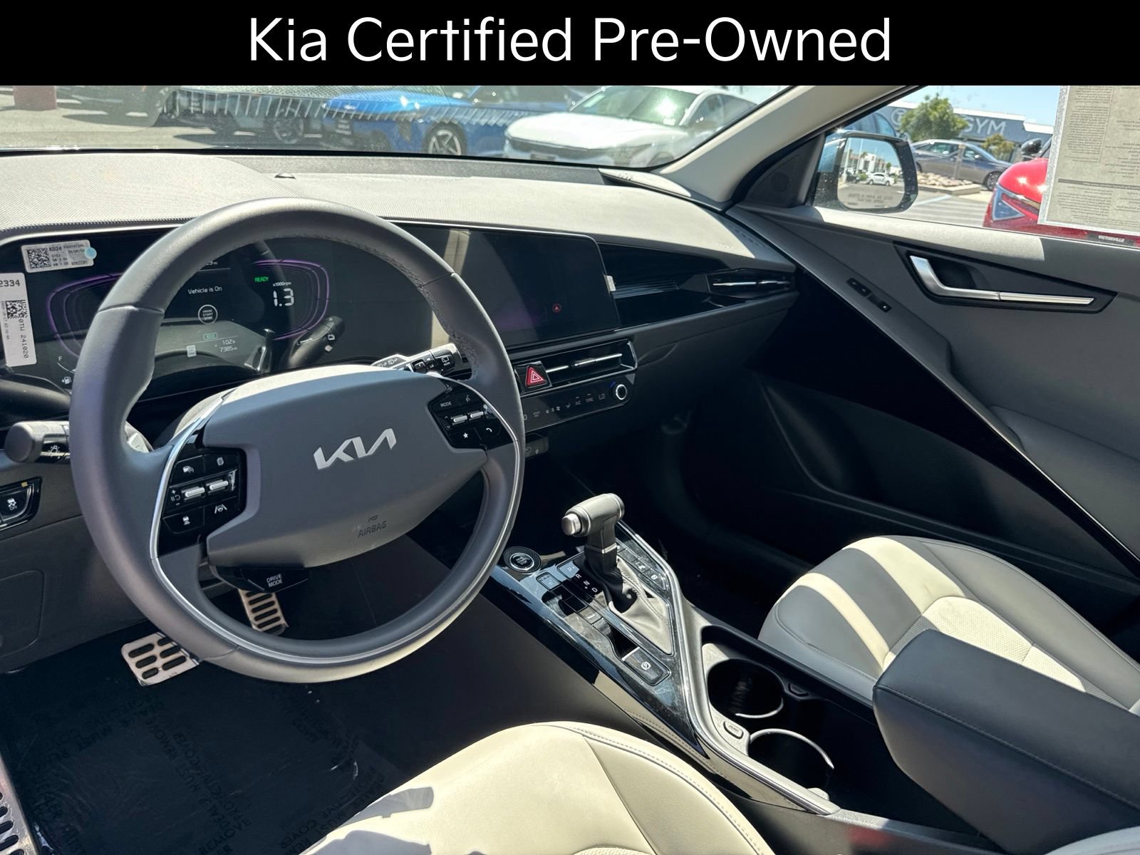 Certified 2025 Kia Niro EX Touring FWD image 17