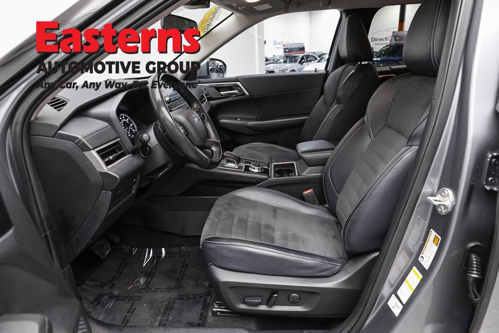 Used 2024 Mitsubishi Outlander SE AWD/4WD image 14